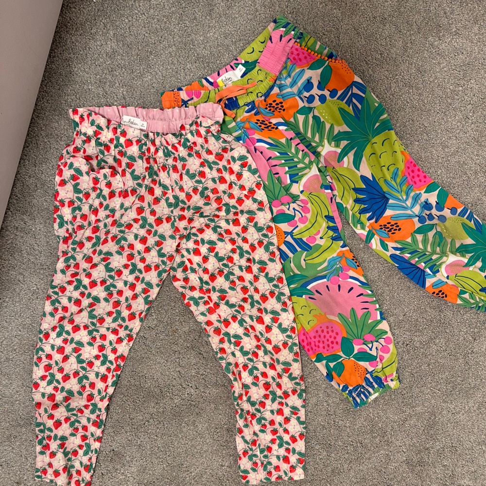 selling 2 beautiful pants size 6ys and 7yrs